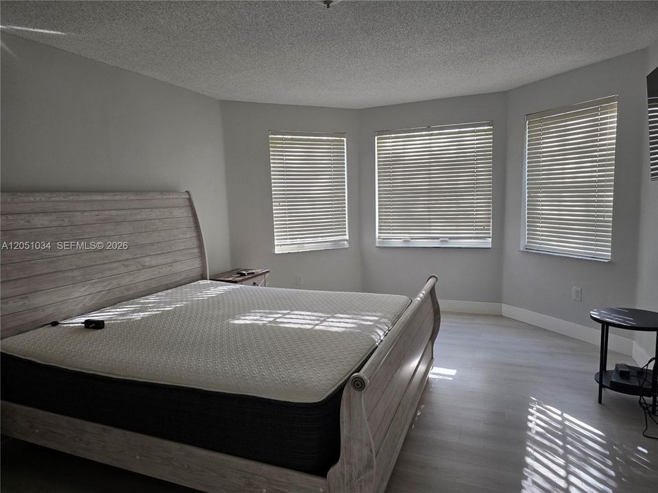 En Venta: $750,000 (4 camas, 2 baños, 2274 Pies cuadrados)
