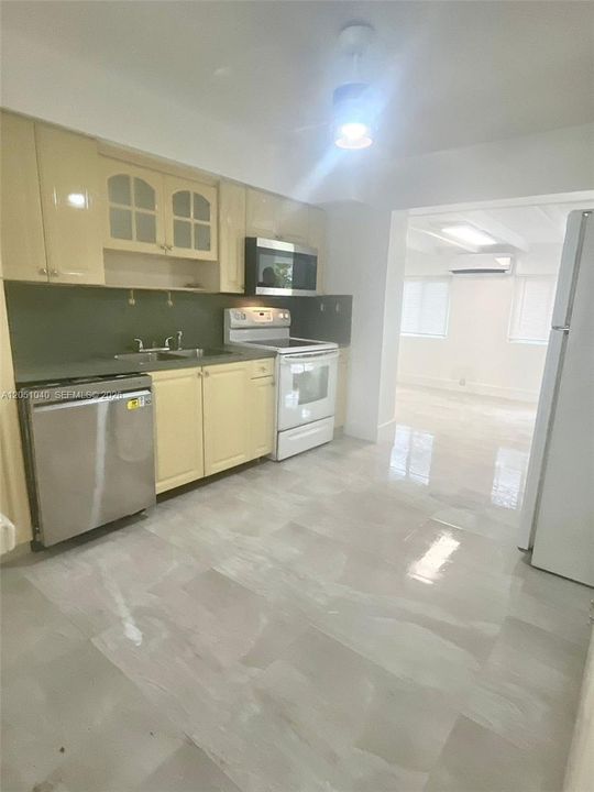 В аренду: $2,350 (2 спален, 1 ванн, 0 Квадратных фут)