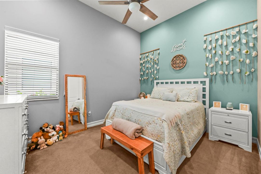 21 Bedroom 01