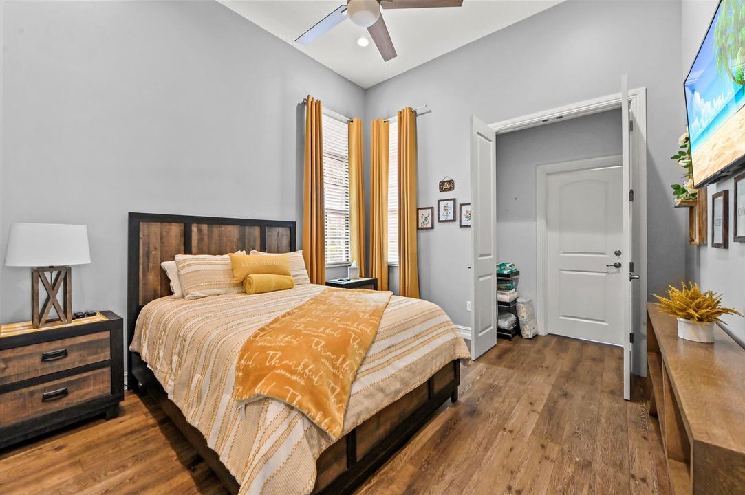 28 Bedroom 01