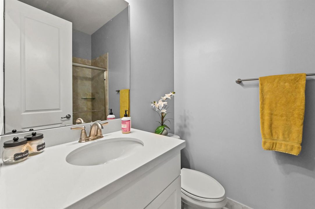 30 Bathroom 01