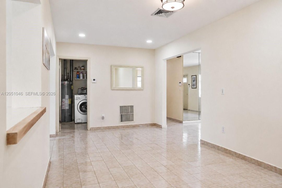 For Sale: $700,000 (3 beds, 2 baths, 1911 Square Feet)