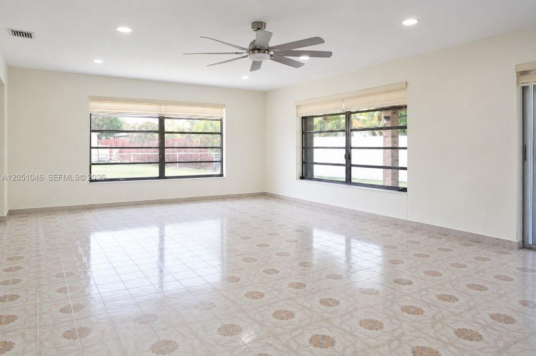 For Sale: $700,000 (3 beds, 2 baths, 1911 Square Feet)