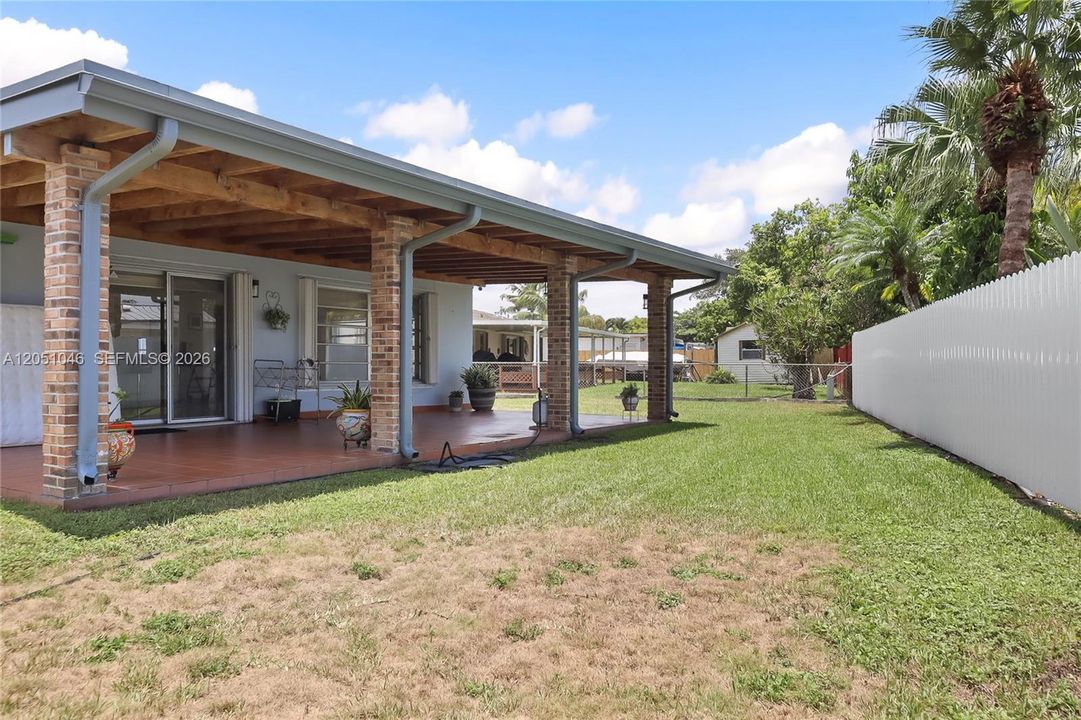 For Sale: $700,000 (3 beds, 2 baths, 1911 Square Feet)