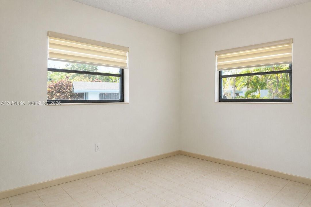For Sale: $700,000 (3 beds, 2 baths, 1911 Square Feet)