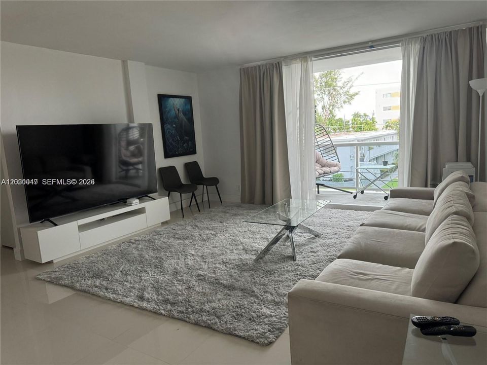 For Sale: $435,000 (1 beds, 1 baths, 1125 Square Feet)