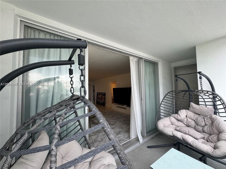 For Sale: $435,000 (1 beds, 1 baths, 1125 Square Feet)