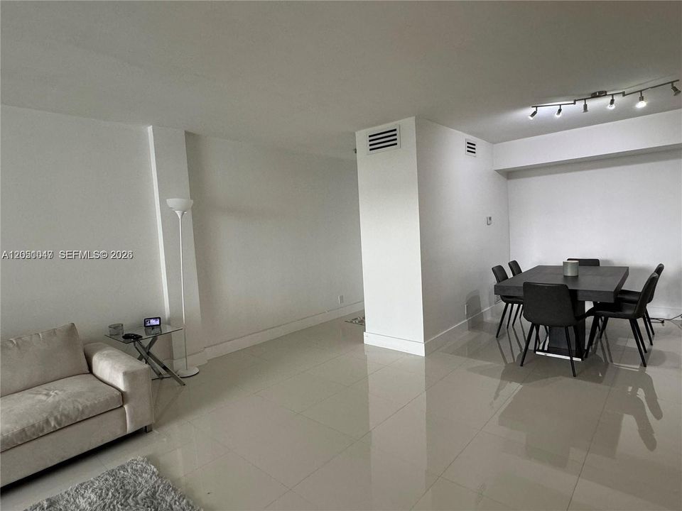 For Sale: $435,000 (1 beds, 1 baths, 1125 Square Feet)
