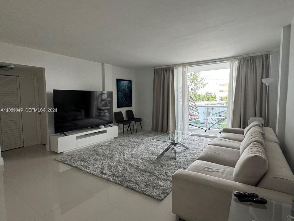 For Sale: $435,000 (1 beds, 1 baths, 1125 Square Feet)