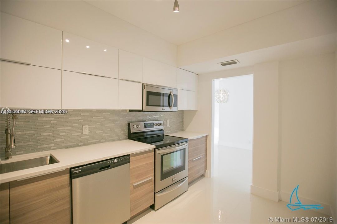 For Sale: $435,000 (1 beds, 1 baths, 1125 Square Feet)