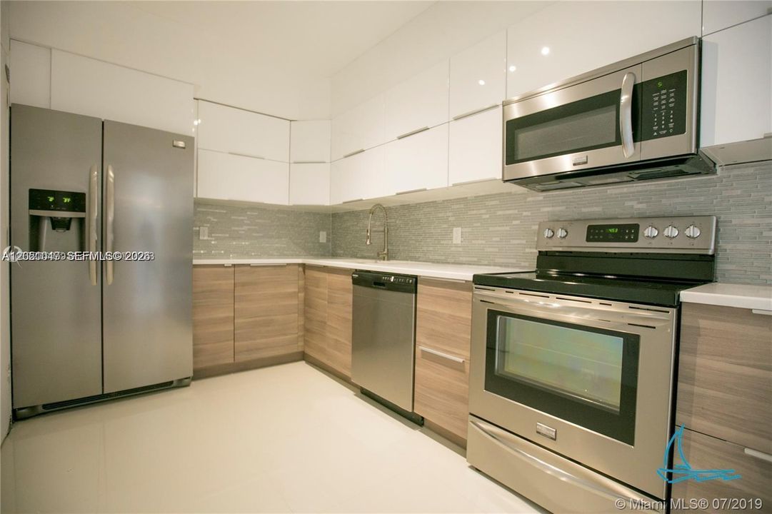 For Sale: $435,000 (1 beds, 1 baths, 1125 Square Feet)