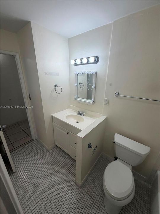 For Rent: $1,900 (1 beds, 1 baths, 736 Square Feet)