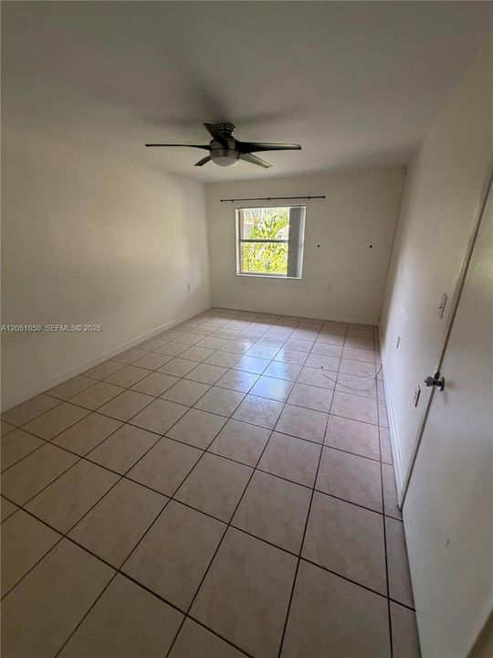 For Rent: $1,900 (1 beds, 1 baths, 736 Square Feet)