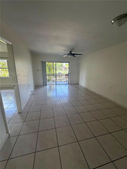 For Rent: $1,900 (1 beds, 1 baths, 736 Square Feet)