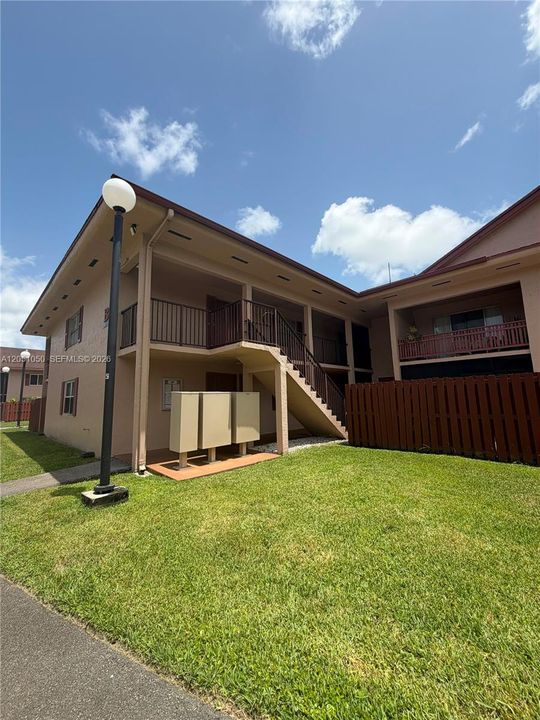 For Rent: $1,900 (1 beds, 1 baths, 736 Square Feet)