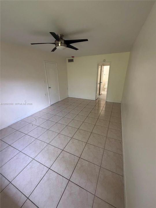 For Rent: $1,900 (1 beds, 1 baths, 736 Square Feet)