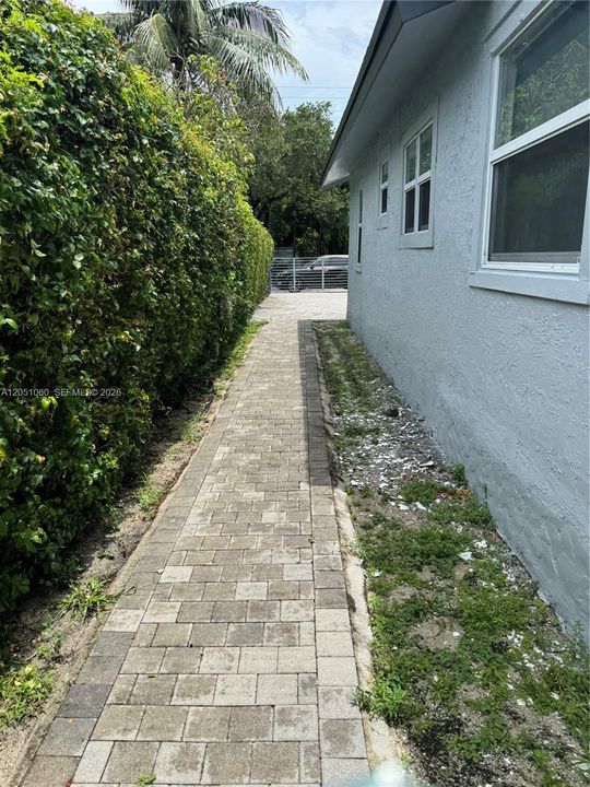 For Rent: $2,700 (3 beds, 2 baths, 1080 Square Feet)