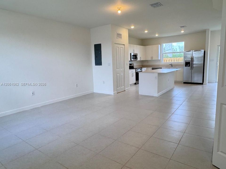 For Rent: $2,350 (3 beds, 2 baths, 1330 Square Feet)