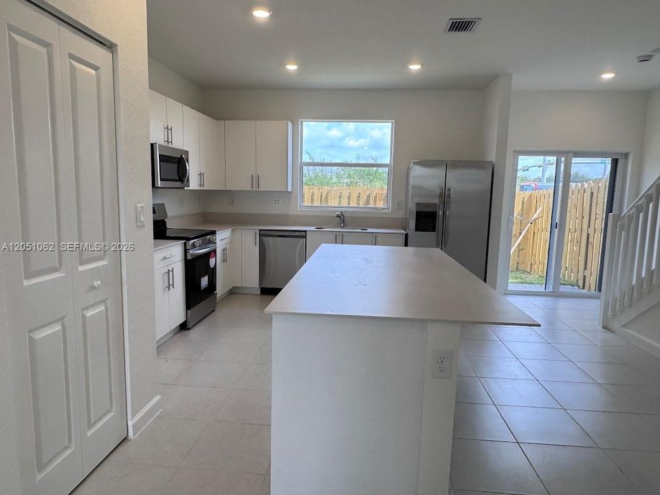 For Rent: $2,350 (3 beds, 2 baths, 1330 Square Feet)