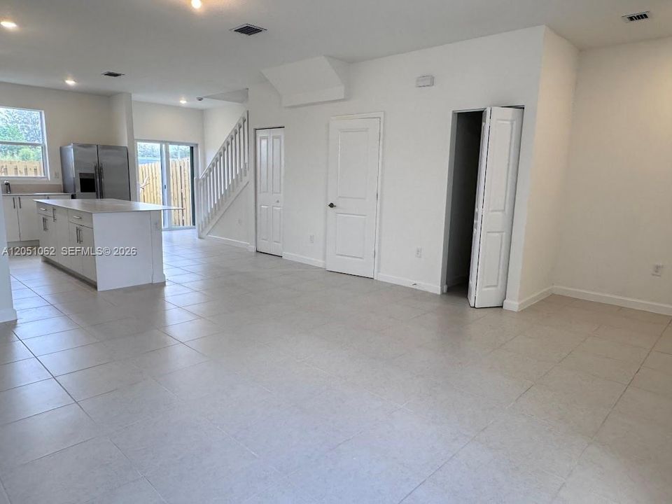 For Rent: $2,350 (3 beds, 2 baths, 1330 Square Feet)
