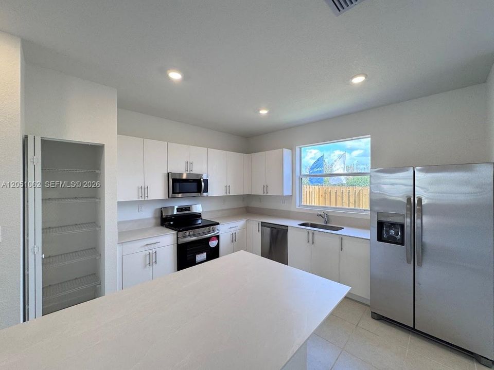 For Rent: $2,350 (3 beds, 2 baths, 1330 Square Feet)