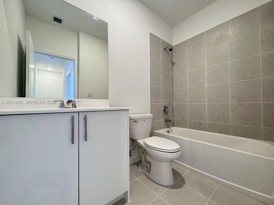 For Rent: $2,350 (3 beds, 2 baths, 1330 Square Feet)