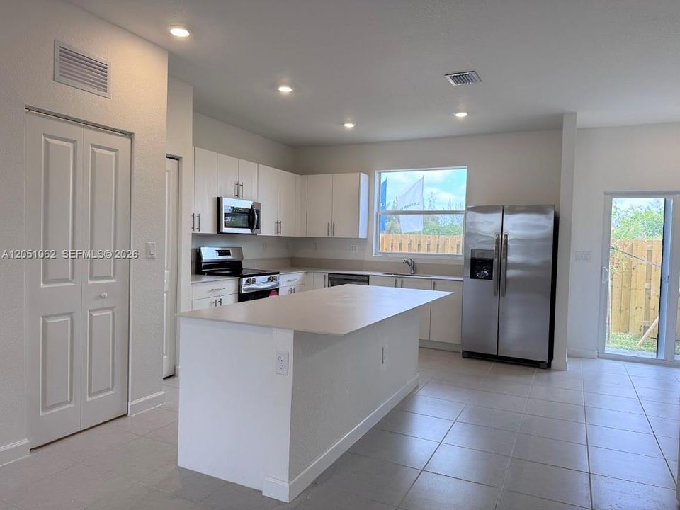 For Rent: $2,350 (3 beds, 2 baths, 1330 Square Feet)