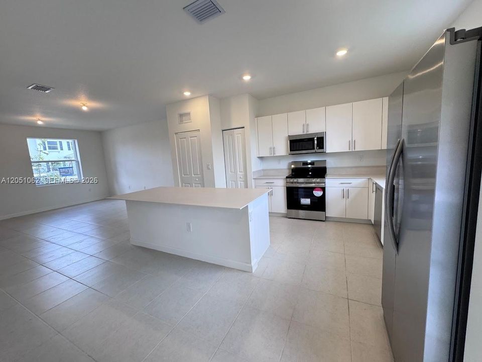 For Rent: $2,350 (3 beds, 2 baths, 1330 Square Feet)