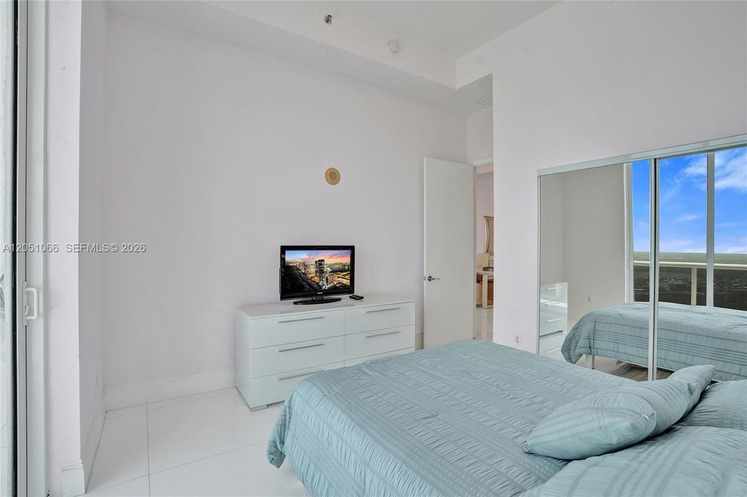 For Sale: $1,290,000 (2 beds, 2 baths, 1435 Square Feet)