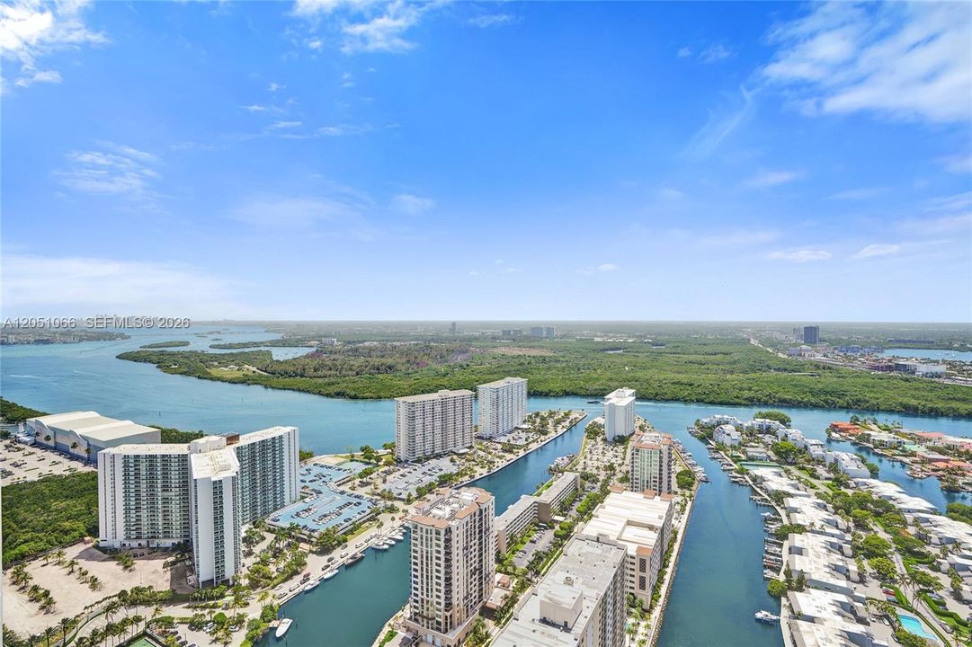 For Sale: $1,290,000 (2 beds, 2 baths, 1435 Square Feet)