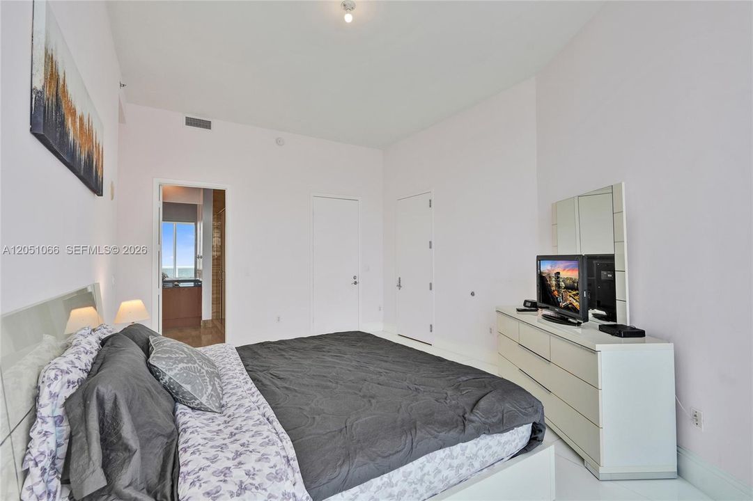 For Sale: $1,290,000 (2 beds, 2 baths, 1435 Square Feet)