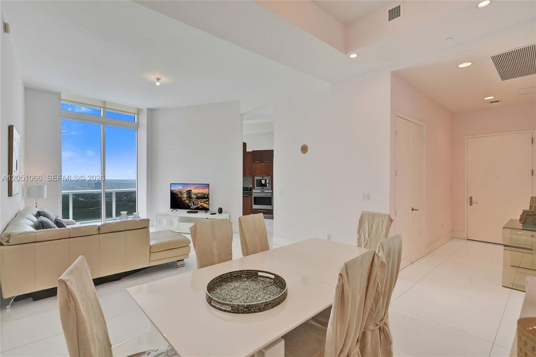 For Sale: $1,290,000 (2 beds, 2 baths, 1435 Square Feet)