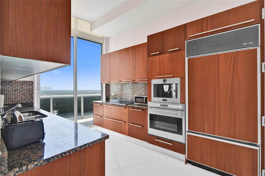 For Sale: $1,290,000 (2 beds, 2 baths, 1435 Square Feet)