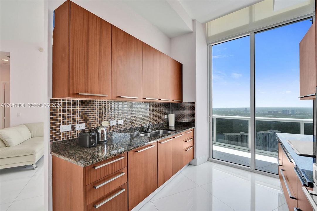 For Sale: $1,290,000 (2 beds, 2 baths, 1435 Square Feet)