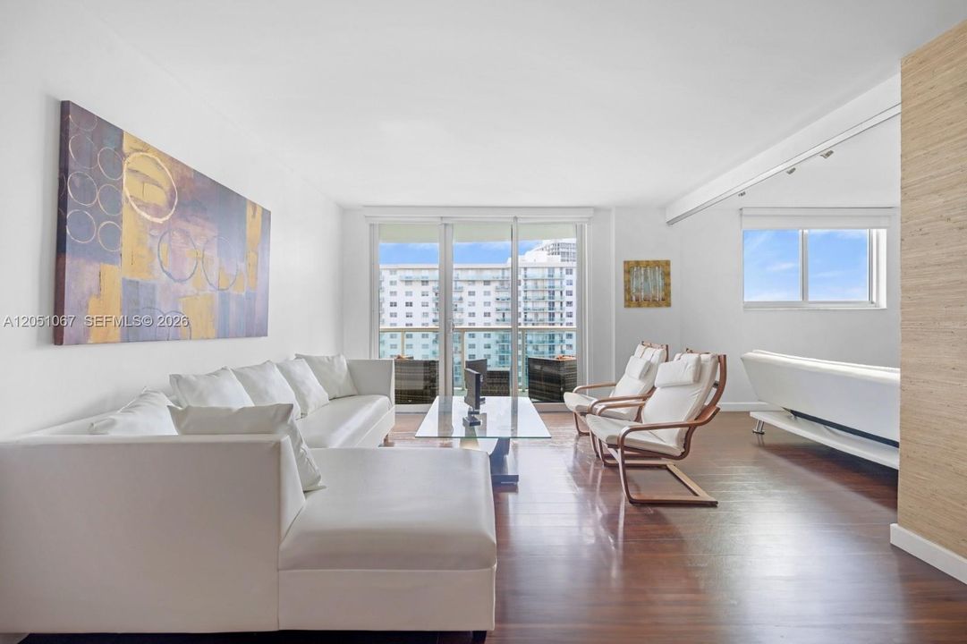 For Rent: $2,700 (1 beds, 1 baths, 1005 Square Feet)