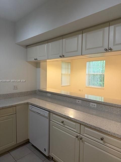 For Rent: $1,700 (1 beds, 1 baths, 716 Square Feet)