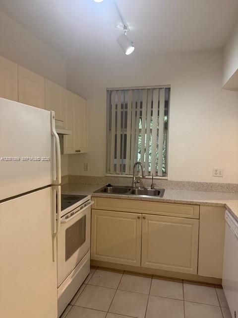 For Rent: $1,700 (1 beds, 1 baths, 716 Square Feet)