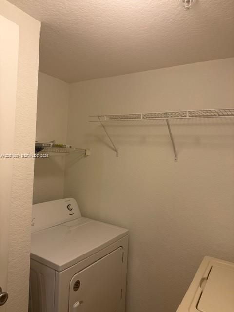 For Rent: $1,700 (1 beds, 1 baths, 716 Square Feet)