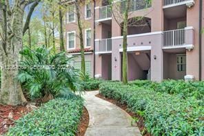 For Rent: $1,700 (1 beds, 1 baths, 716 Square Feet)