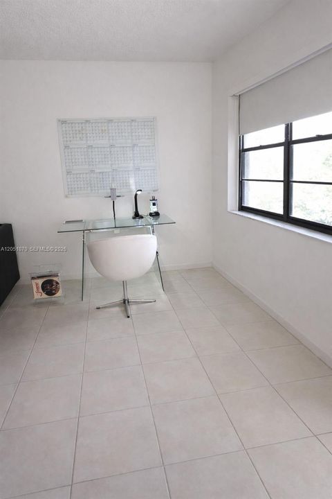 В аренду: $1,700 (1 спален, 1 ванн, 768 Квадратных фут)