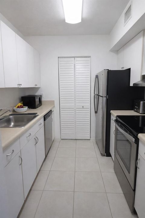 В аренду: $1,700 (1 спален, 1 ванн, 768 Квадратных фут)