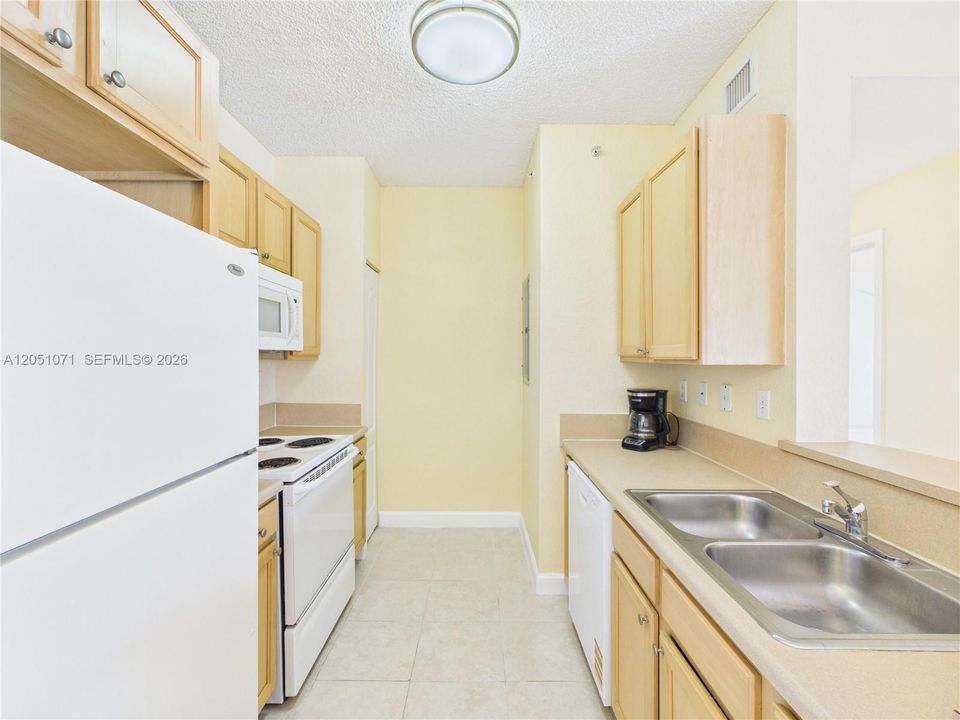 En Venta: $345,000 (2 camas, 1 baños, 842 Pies cuadrados)