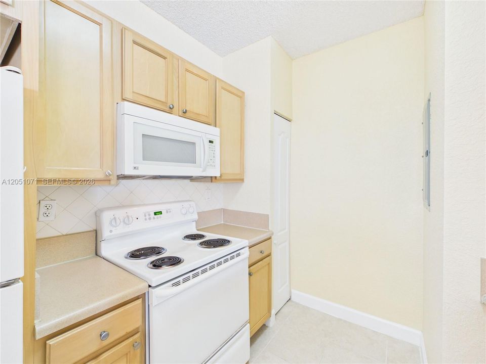 En Venta: $345,000 (2 camas, 1 baños, 842 Pies cuadrados)