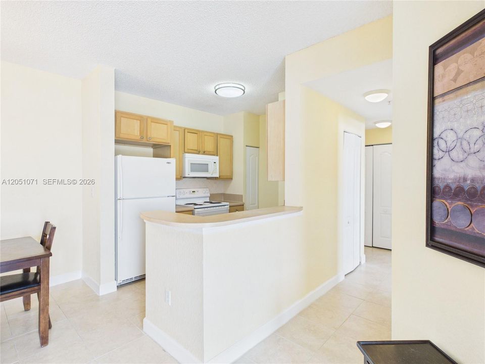 En Venta: $345,000 (2 camas, 1 baños, 842 Pies cuadrados)