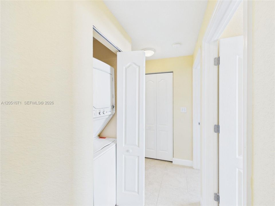 En Venta: $345,000 (2 camas, 1 baños, 842 Pies cuadrados)