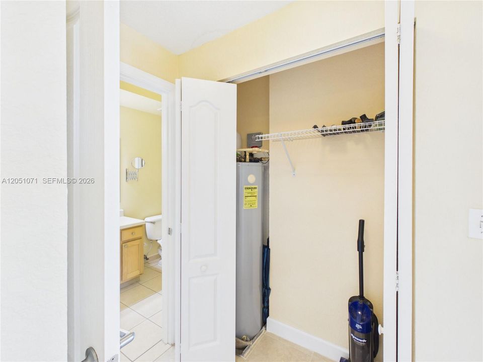 En Venta: $345,000 (2 camas, 1 baños, 842 Pies cuadrados)