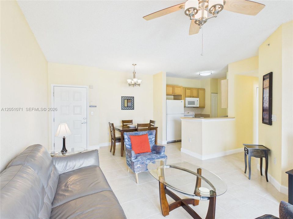 En Venta: $345,000 (2 camas, 1 baños, 842 Pies cuadrados)