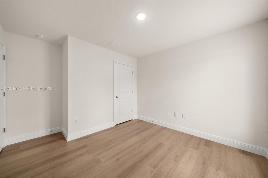 На продажу: $299,000 (4 спален, 2 ванн, 1665 Квадратных фут)