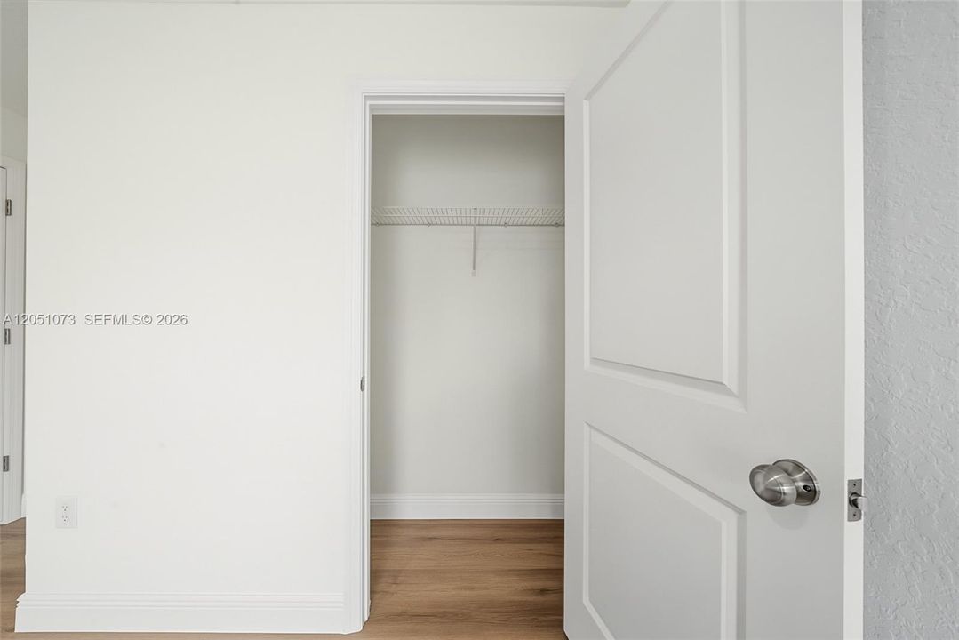 На продажу: $299,000 (4 спален, 2 ванн, 1665 Квадратных фут)