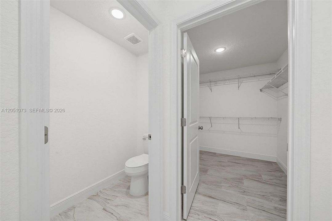 На продажу: $299,000 (4 спален, 2 ванн, 1665 Квадратных фут)